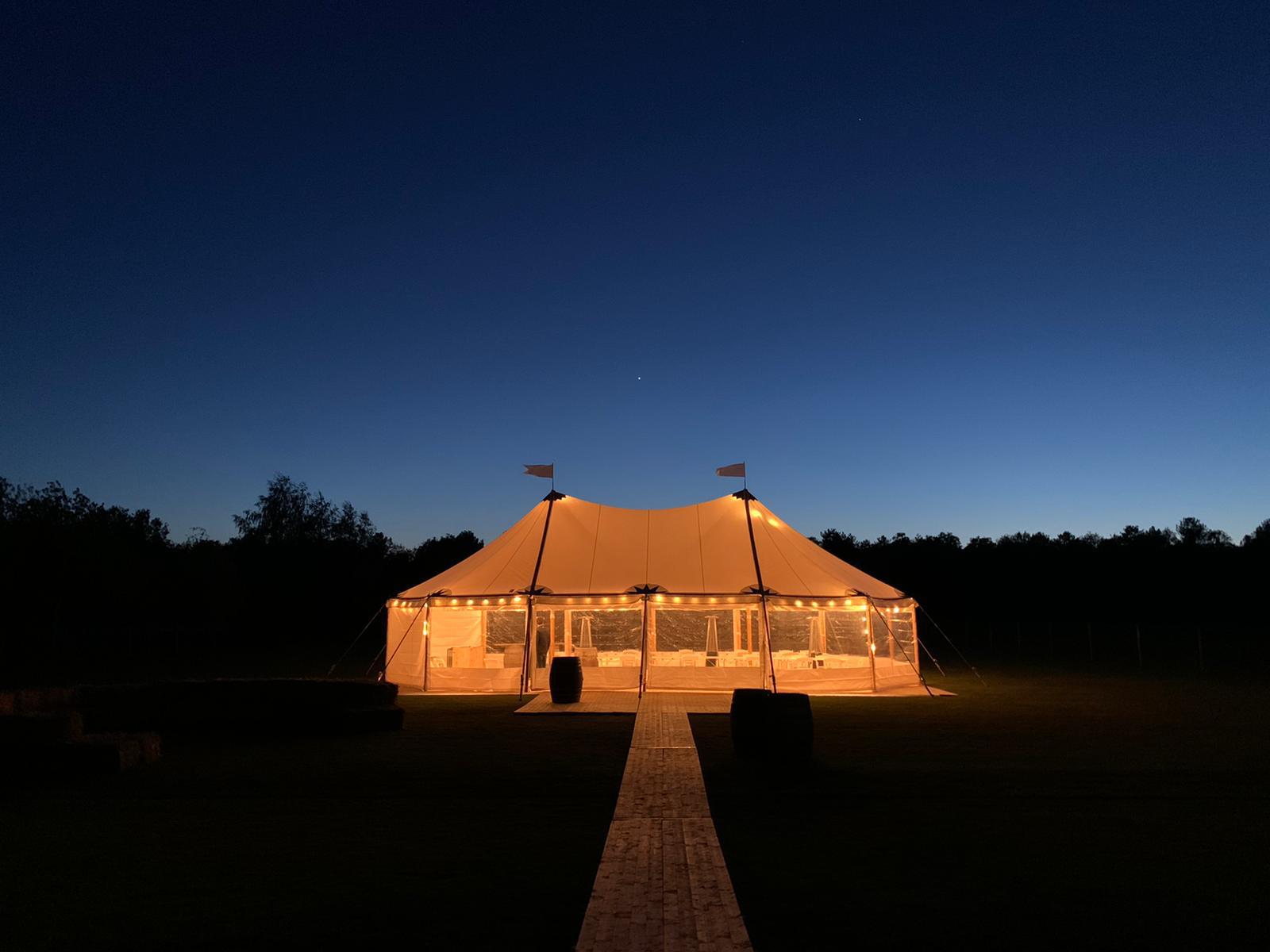 bruilofttenthuren-bruilofttent huren-bruiloft temt huren-luxury dream tent- sailcloth tent-verlichting-prikverlichting-prikkabel-vlondervloer-heaters
