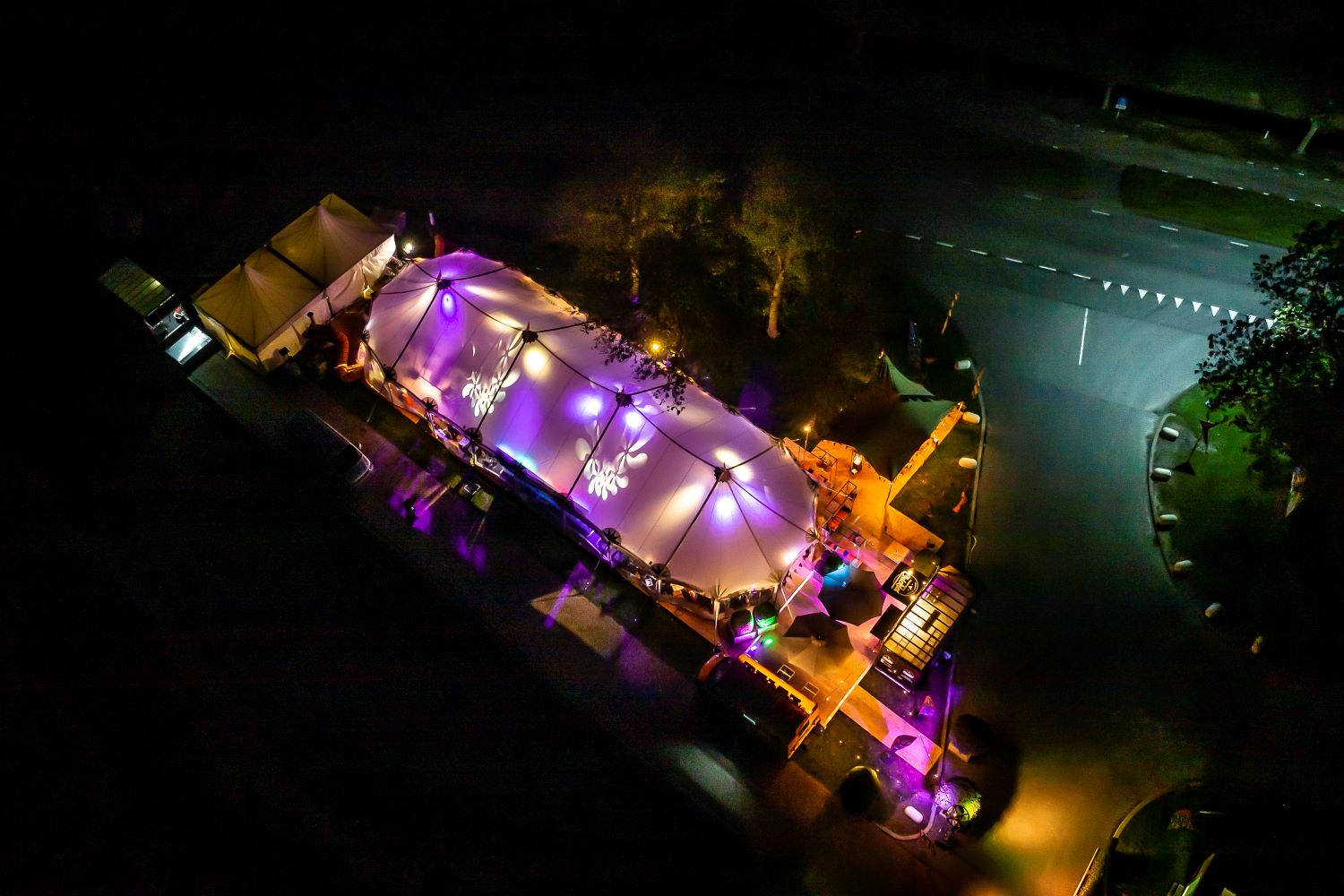 Bruilofttenthuren-Bruiloft Tent Huren-luxury dream tent-10x27 meter-bovenaanzicht-bedrijfsevent